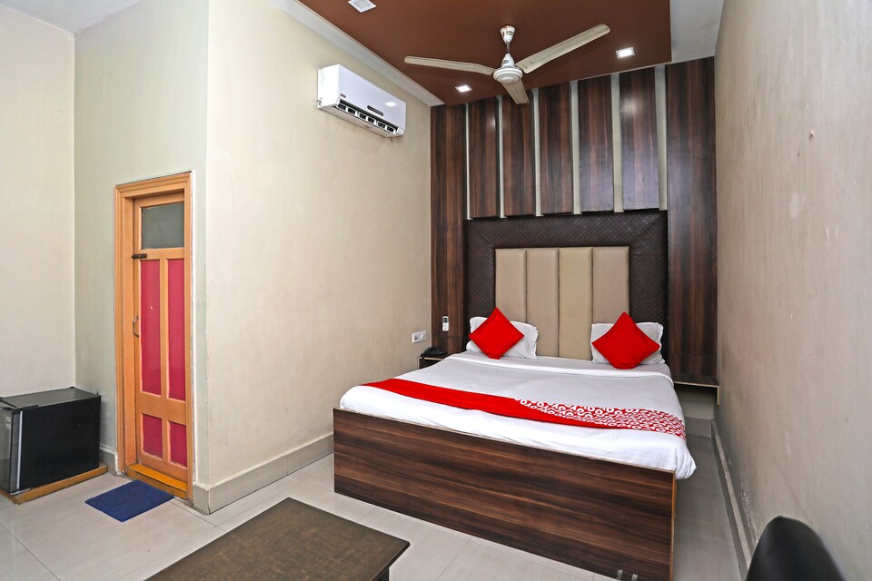 OYO Flagship 60504 Hotel Marina Beniapukur, Park Circus Kolkata, Kolkata