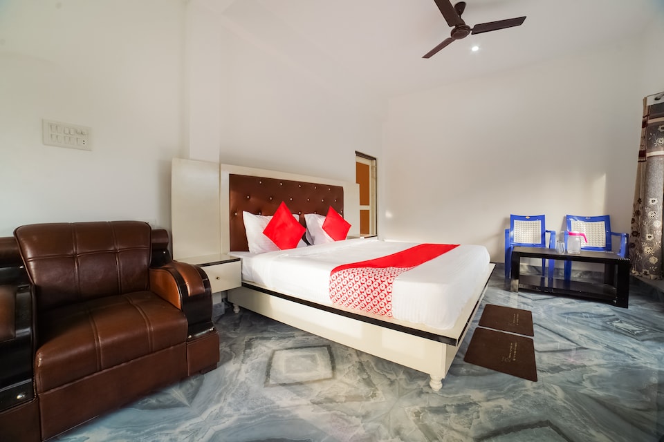 OYO 60507 Hotel Vishwanath, Kausani, Kausani