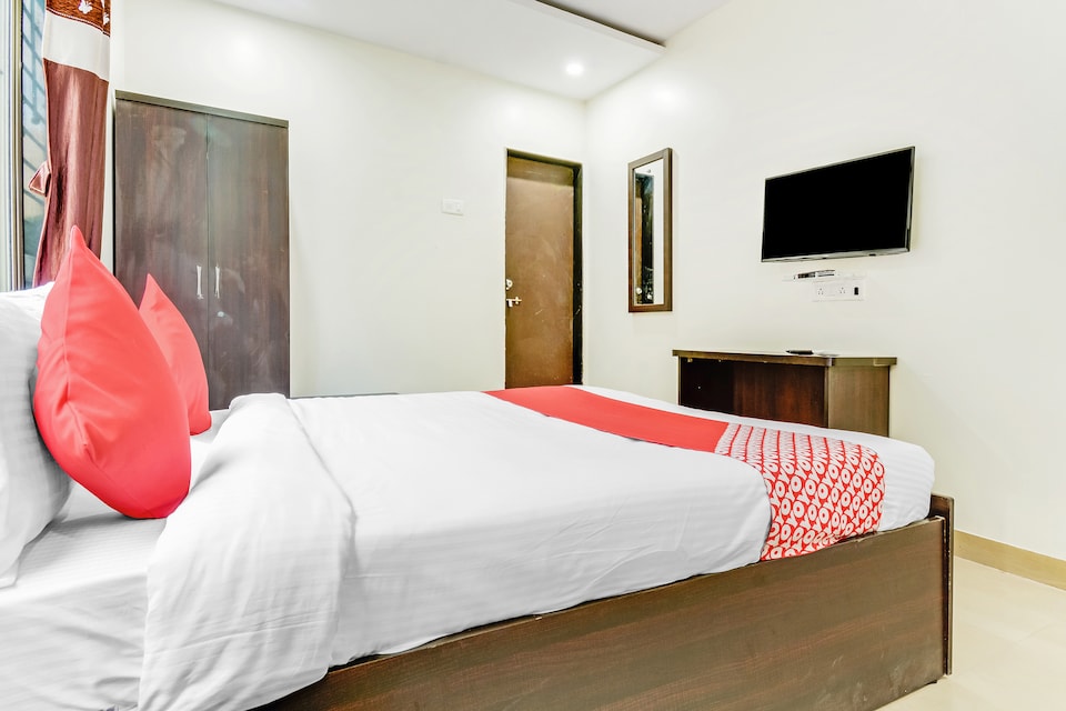 OYO 60512 Majestic Inn, Viman Nagar, Pune