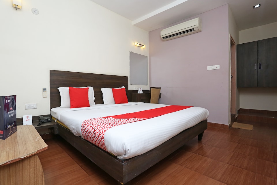 OYO 4940 Hotel Sea Rock, Pandri Road, Raipur