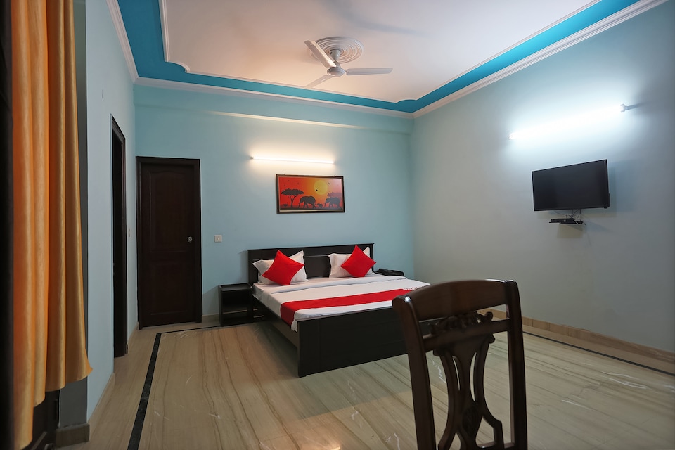 OYO 60570 Sristhi Hospitality, Greater Noida, Noida