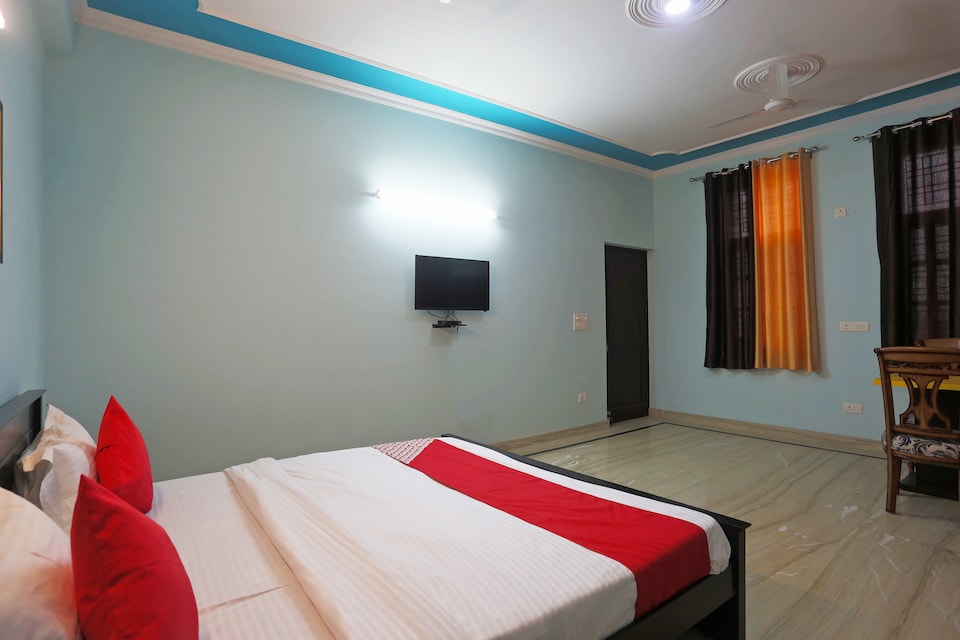 OYO 60570 Sristhi Hospitality, Greater Noida, Noida