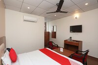 OYO 60587 Hotel S D Palace