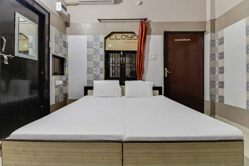 SPOT ON 60588 Pawan Home Stay, Shilpgram, Agra