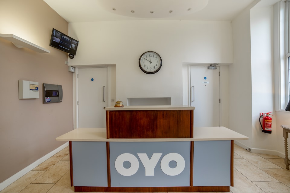 OYO Flagship Winford Manor, Bristol, Bristol