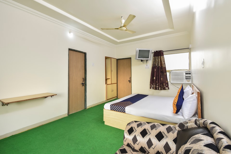 SPOT ON 60602 Sai Kamal Lodge, Karmala, Solapur