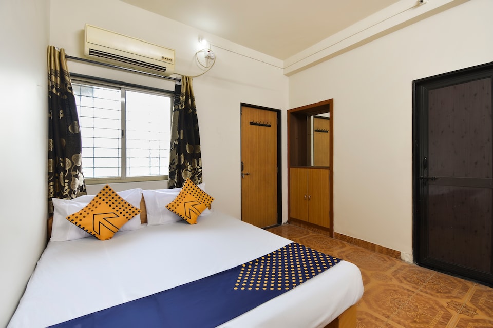 SPOT ON 60602 Sai Kamal Lodge, Karmala, Solapur