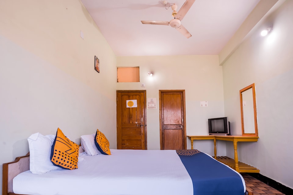 SPOT ON 60604 Guru International Lodge, Mantralayam, Kurnool