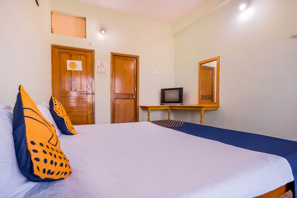 SPOT ON 60604 Guru International Lodge, Mantralayam, Kurnool