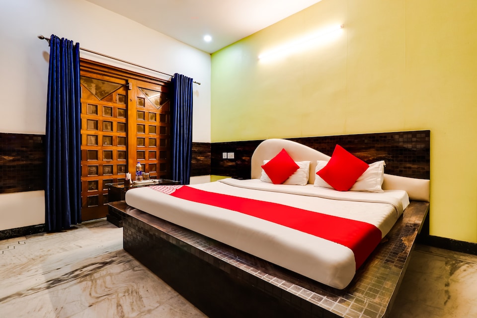 OYO 60622 Hotel Mahalaxmi Inn, Charbagh Lucknow, Lucknow