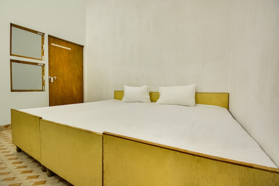 SPOT ON 60661 Hotel Ashirwad , Sirsa, Sirsa