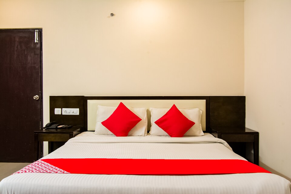 Capital O 60668 Hotel Kiran Vilas International, Ramaraopet Kakinada-II, Kakinada