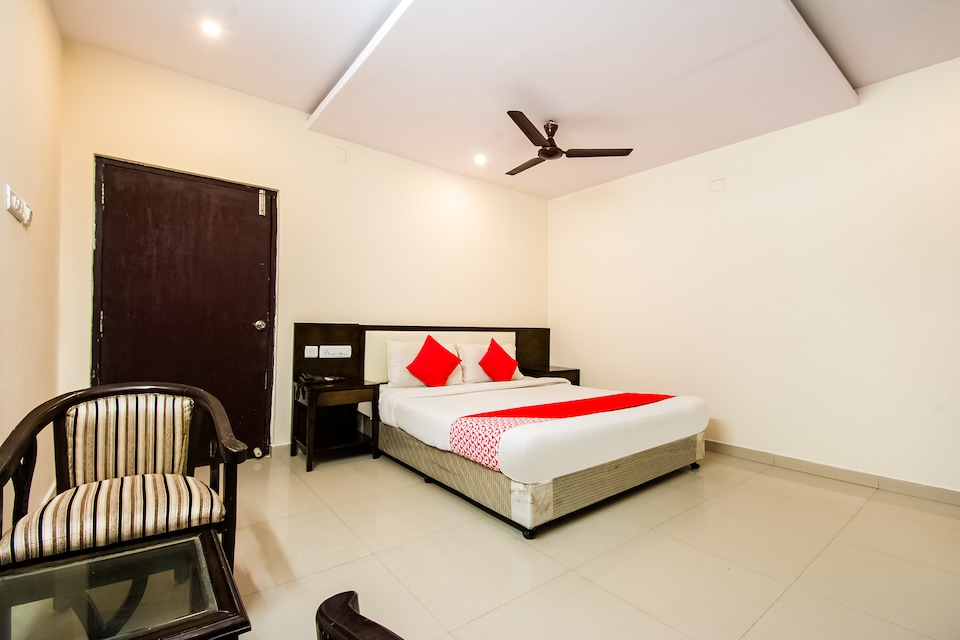 Capital O 60668 Hotel Kiran Vilas International, Ramaraopet Kakinada-II, Kakinada