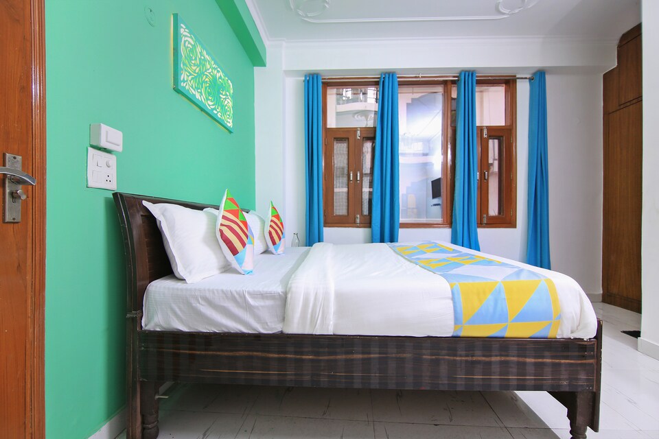 Live as NOD575, Noida City Metro, Noida