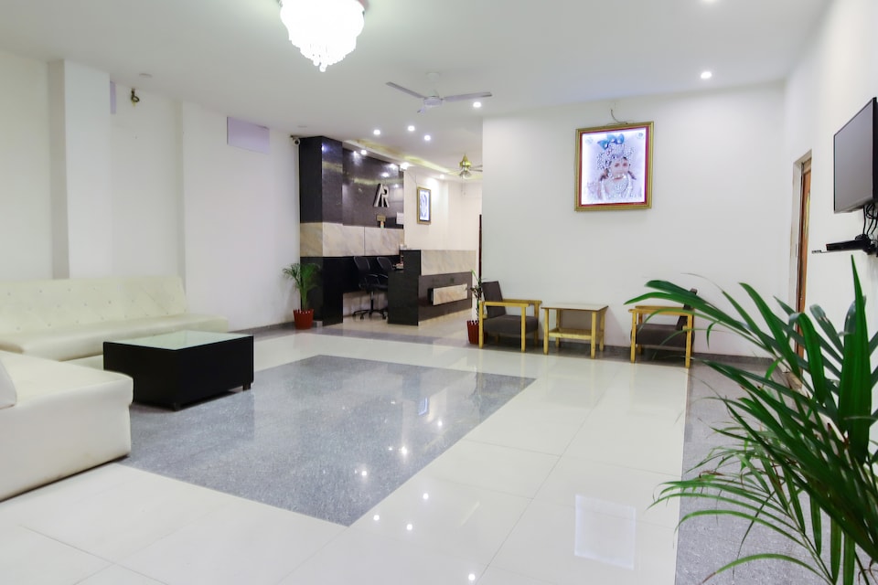 OYO 60679 Hotel Arunoday Palace, Gulab Bagh, उदयपुर