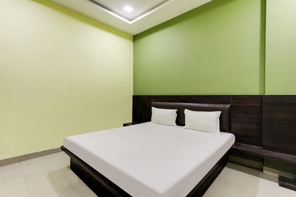 SPOT ON 60684 Hotel Sudarshan, Dhamnod, Maheshwar