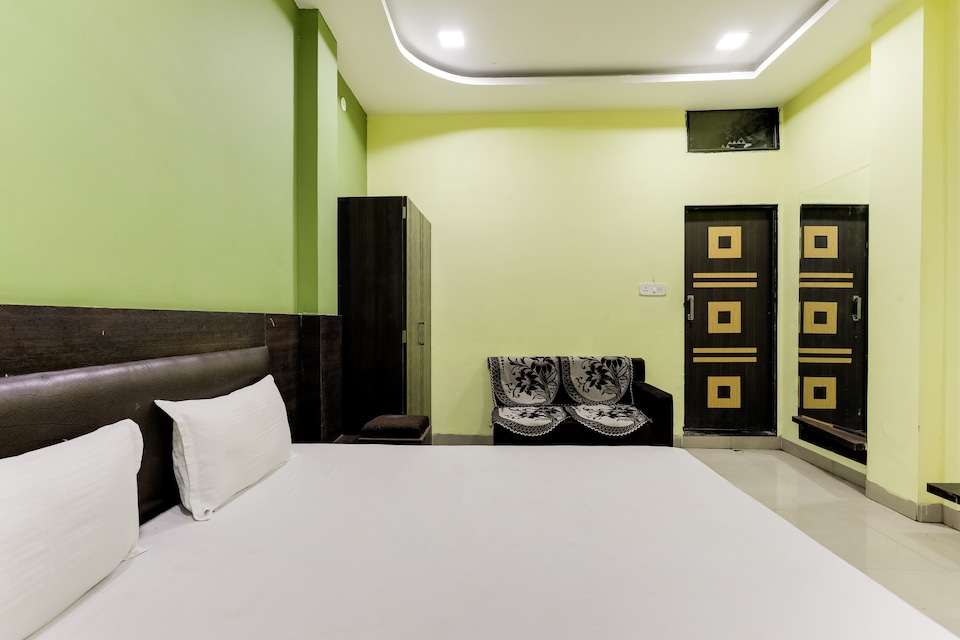 SPOT ON 60684 Hotel Sudarshan, Dhamnod, Maheshwar
