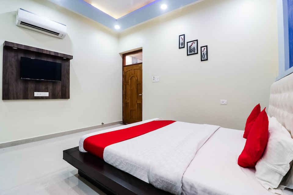 OYO 60720 Hotel Regal Palace, Faizabad Road, Lucknow