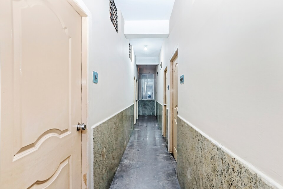 OYO 60723 Blue Diamond Lodge, Mysore City Center-II, Mysore