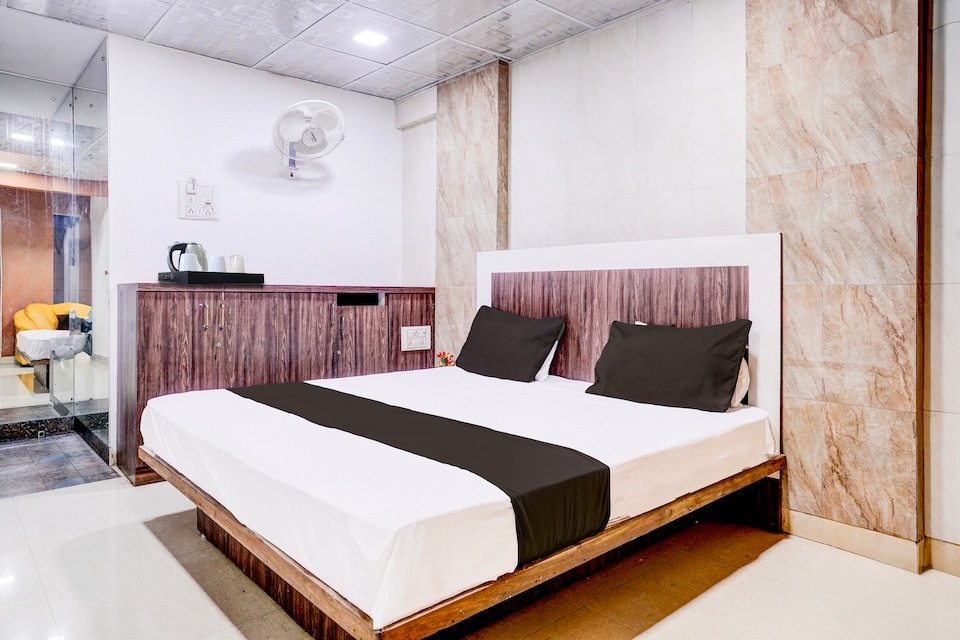 Super Collection O Lokhandwala Andheri West Formerly White Star, Juhu, Mumbai