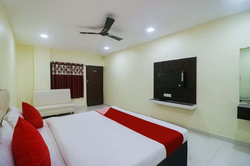 OYO 60743 Apna Hotels, Jaistambh Chowk, Raipur