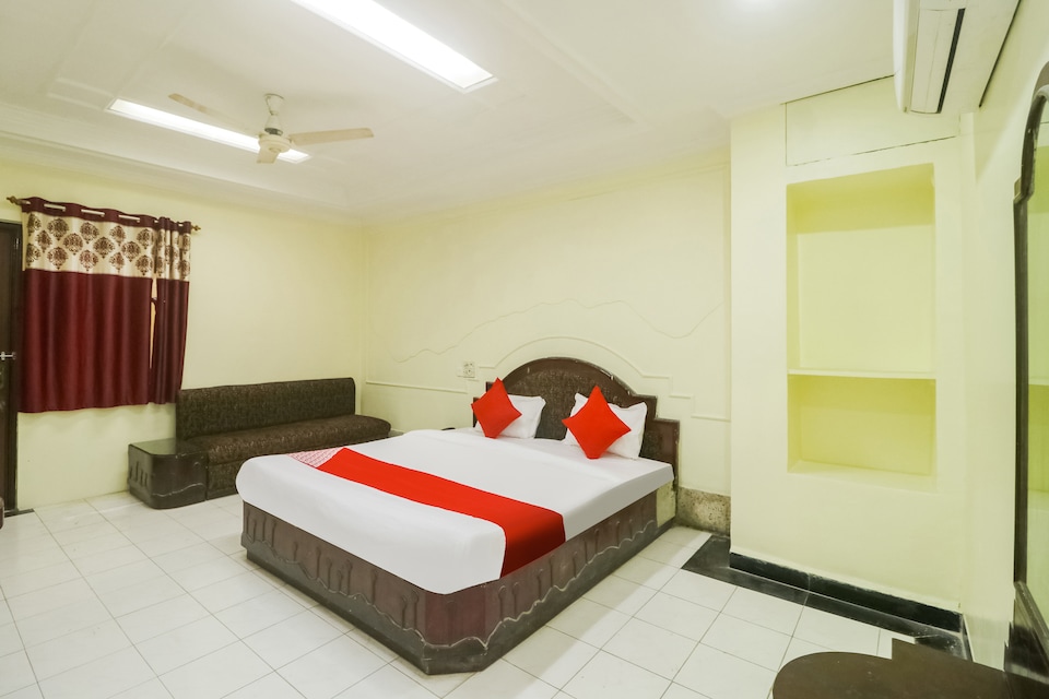 OYO 60743 Apna Hotels, Jaistambh Chowk, Raipur