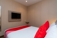 OYO 89420 Hotel 101