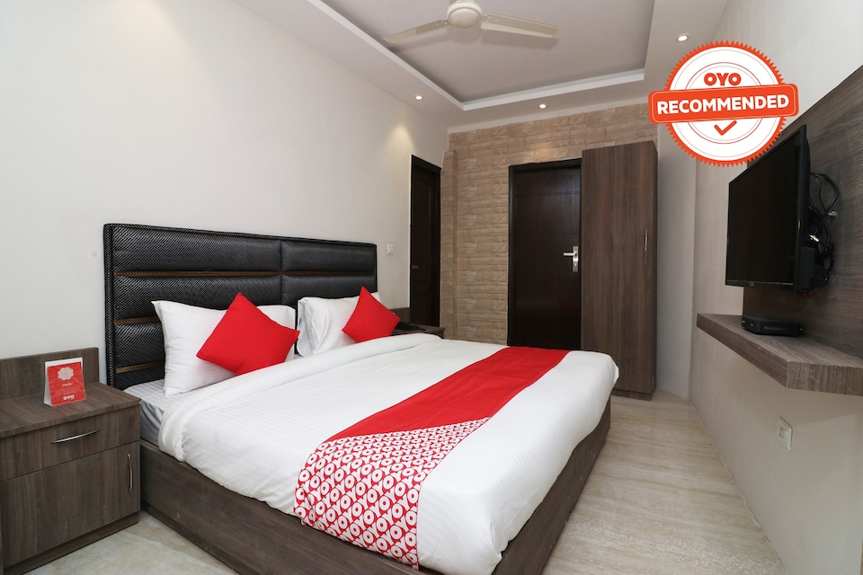 SPOT ON Sector 11 Near Iskcon Temple Noida, Noida Stadium, Noida