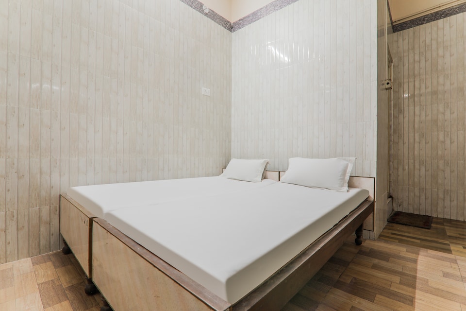SPOT ON 60788 Hotel Venkatesh, Cantt, Varanasi