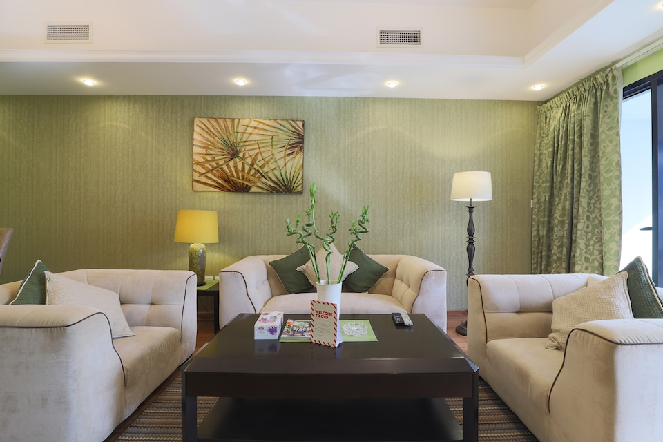 OYO Home 300 2BHK Al Waleed Paradise JLT, Jumeirah Lake Towers Dubai, Dubai