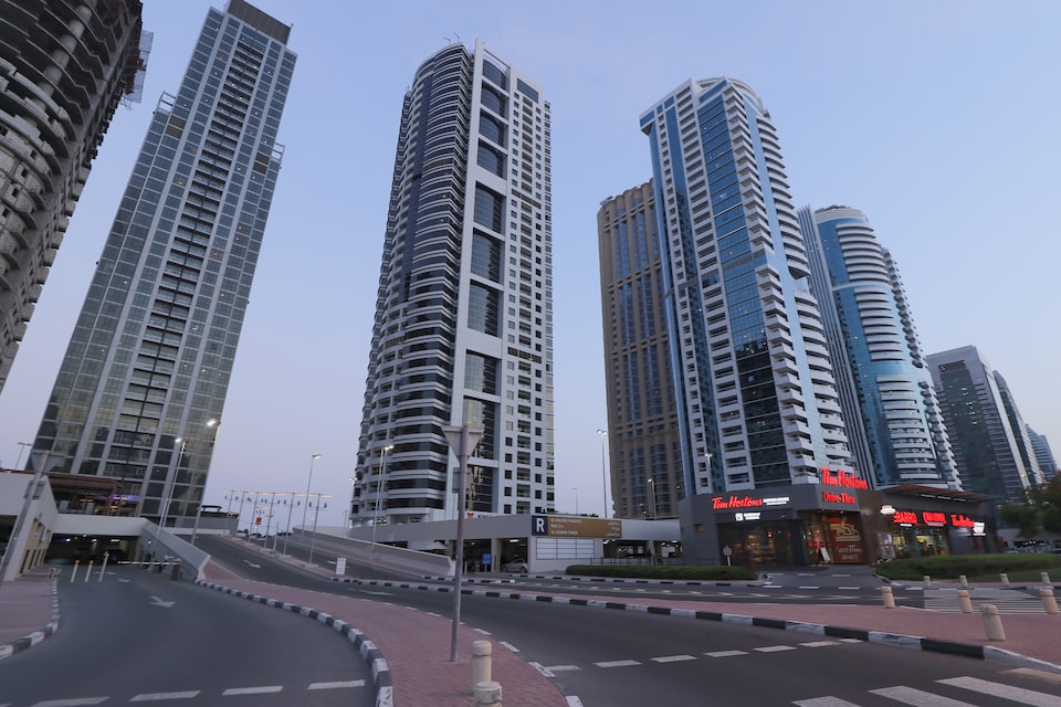 OYO Home 300 2BHK Al Waleed Paradise JLT, Jumeirah Lake Towers Dubai, Dubai