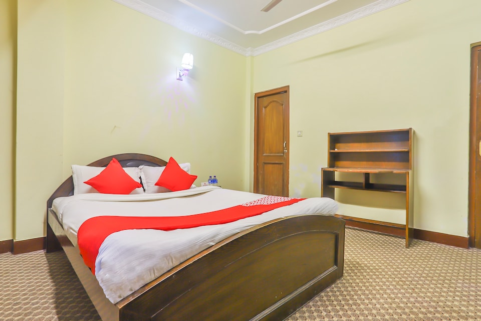 OYO 608 Hotel Aradhya Palace, New Bus Park Kathmandu, Kathmandu