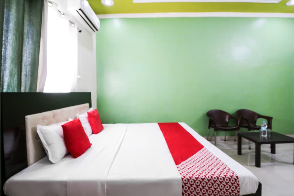 OYO 60833 Hotel Delight And Restaurant, Dehradun Airport, Dehradun