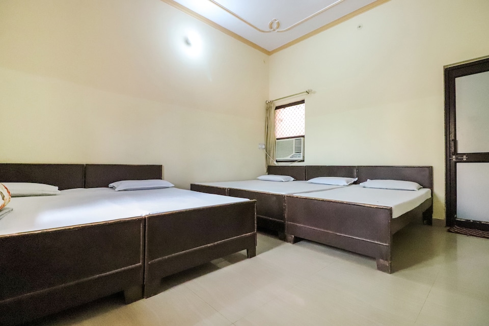 OYO 60838 Shri Giriraj Dham, Govardhan, Govardhan