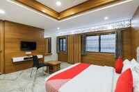OYO 60848 Hotel New Shree Nath