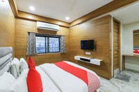 OYO 60848 Hotel New Shree Nath