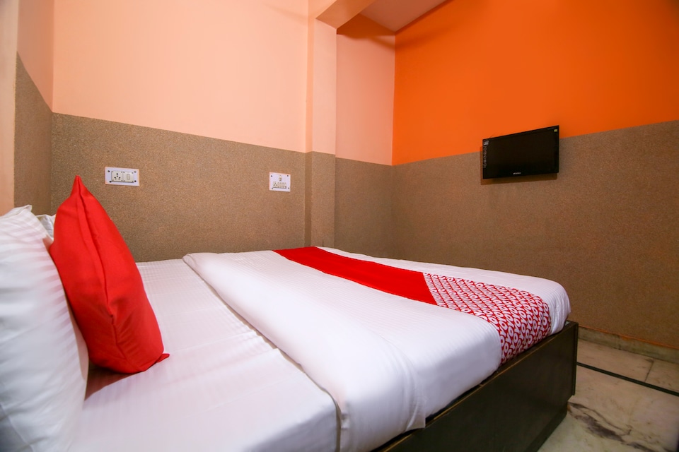 OYO 60853 HOTEL GREEN PALACE, Meerut, Meerut