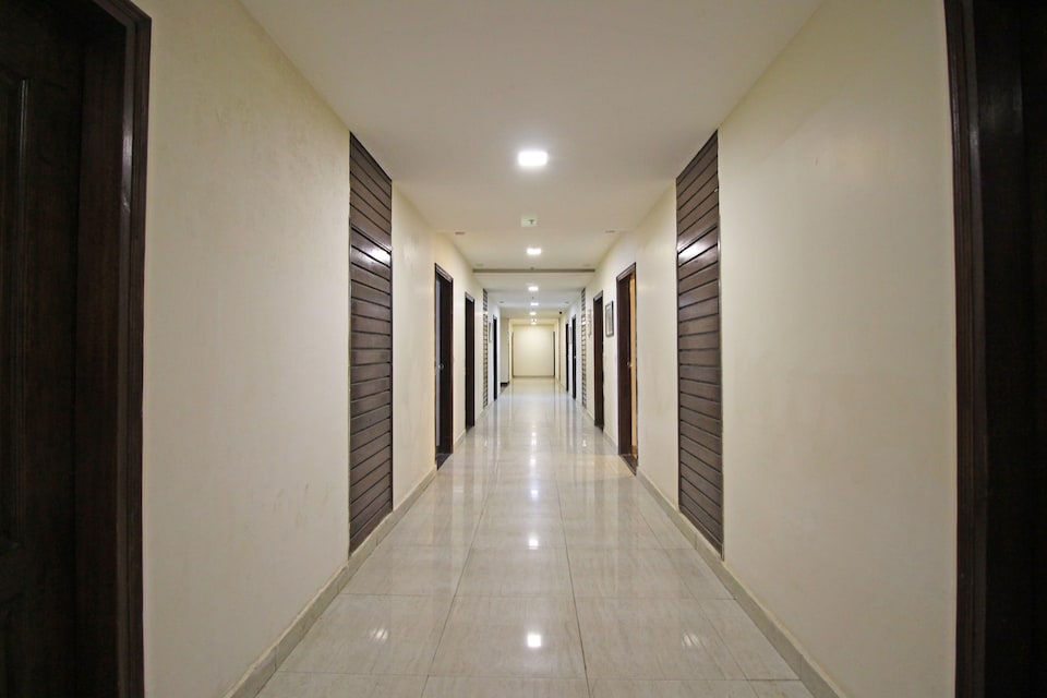 OYO 4964 Golden Oyster Suites, Dehradun ISBT, Dehradun