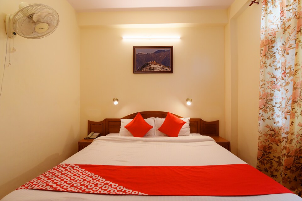 OYO 4966 Raikot Resort, Shoghi, Shimla