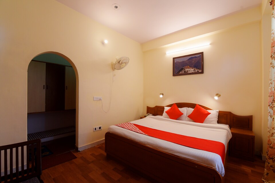 OYO 4966 Raikot Resort, Shoghi, Shimla