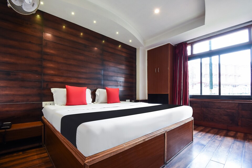 Capital O 60906 Hotel Sunrise, The Mall Road-Shimla, Shimla