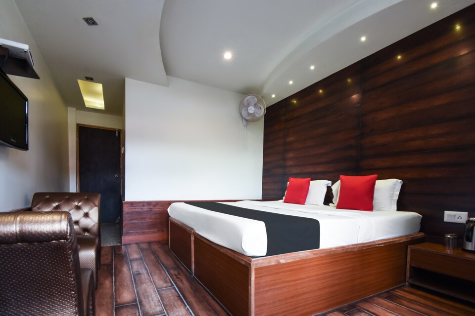 Capital O 60906 Hotel Sunrise, The Mall Road-Shimla, Shimla