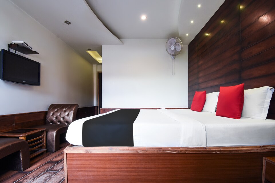 Capital O 60906 Hotel Sunrise, The Mall Road-Shimla, Shimla