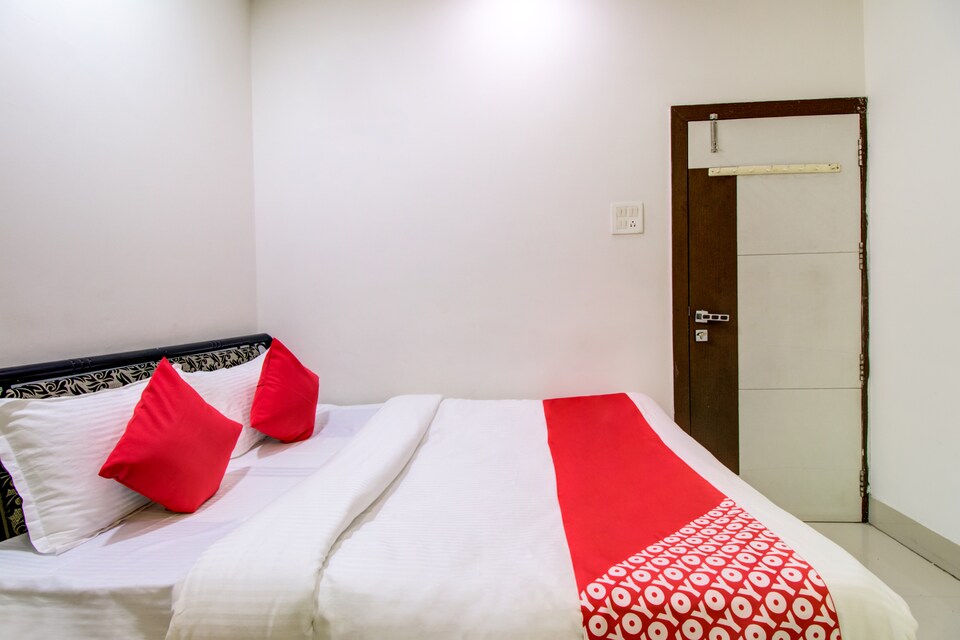 Hotel Sai Lodging, OYO Rooms Nashik, Book ₹985 OYO