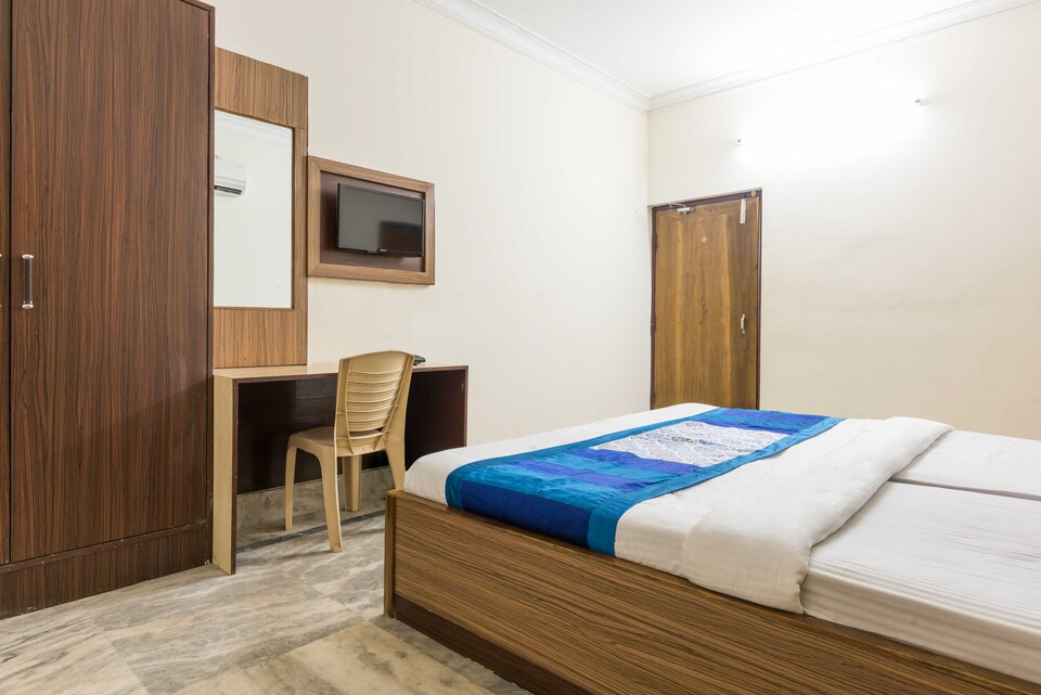 OYO 4970 Nayapalli, Jaidev Vihar, Bhubaneswar