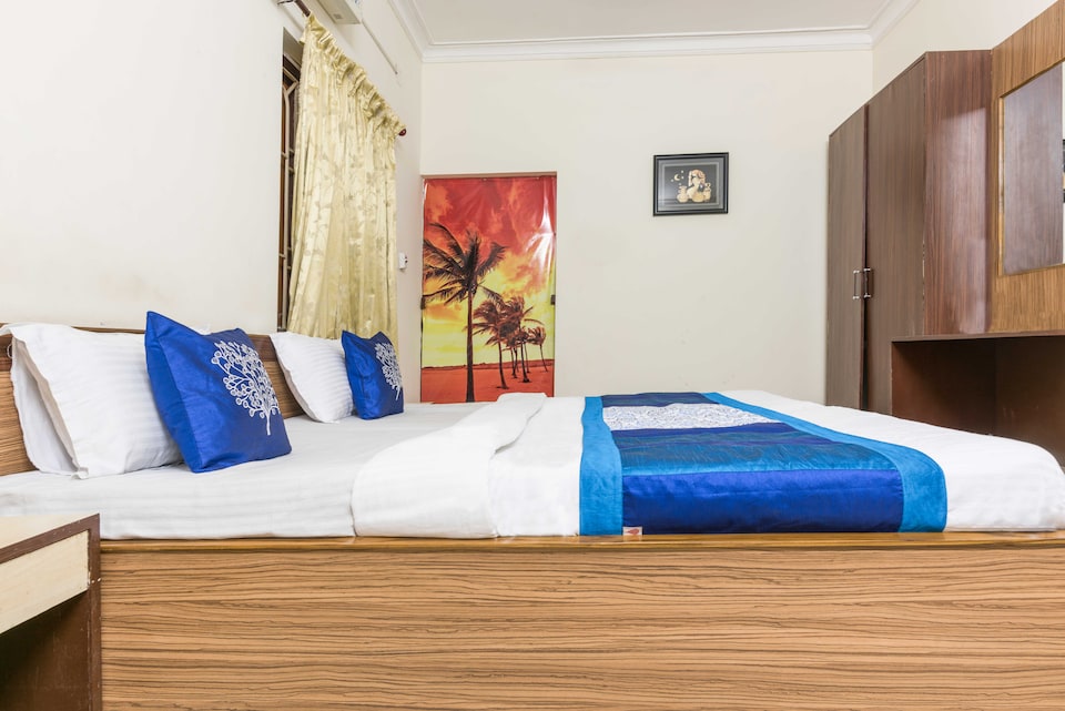 OYO 4970 Nayapalli, Jaidev Vihar, Bhubaneswar