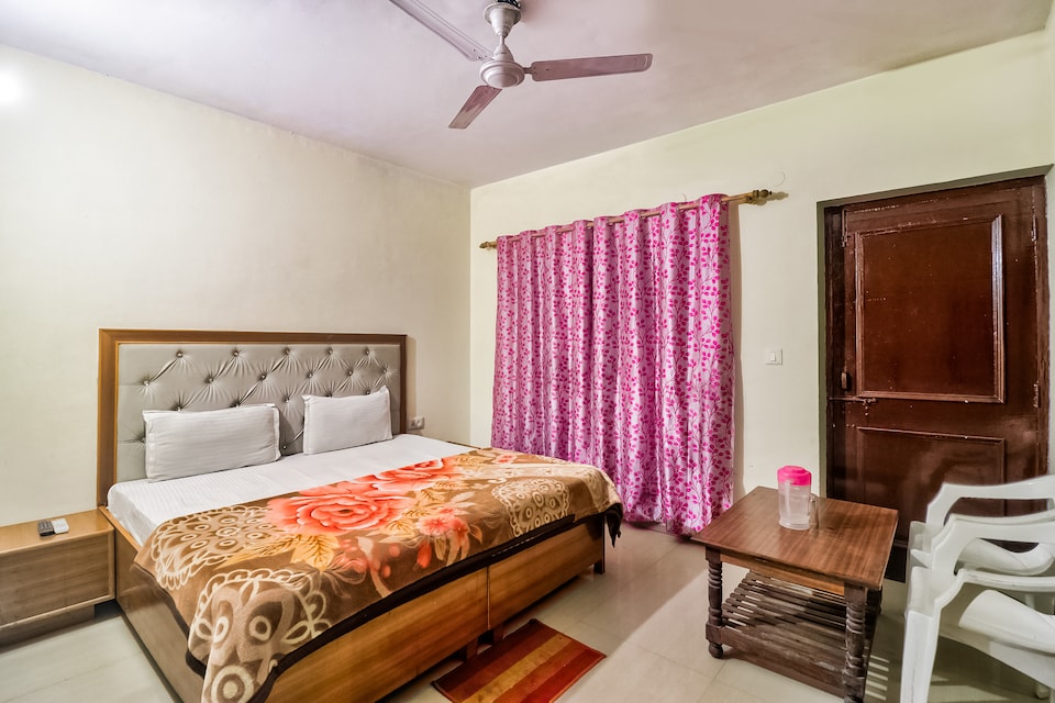 OYO 60953 Hotel Pine Tree, Mall Road Mussoorie, Mussoorie