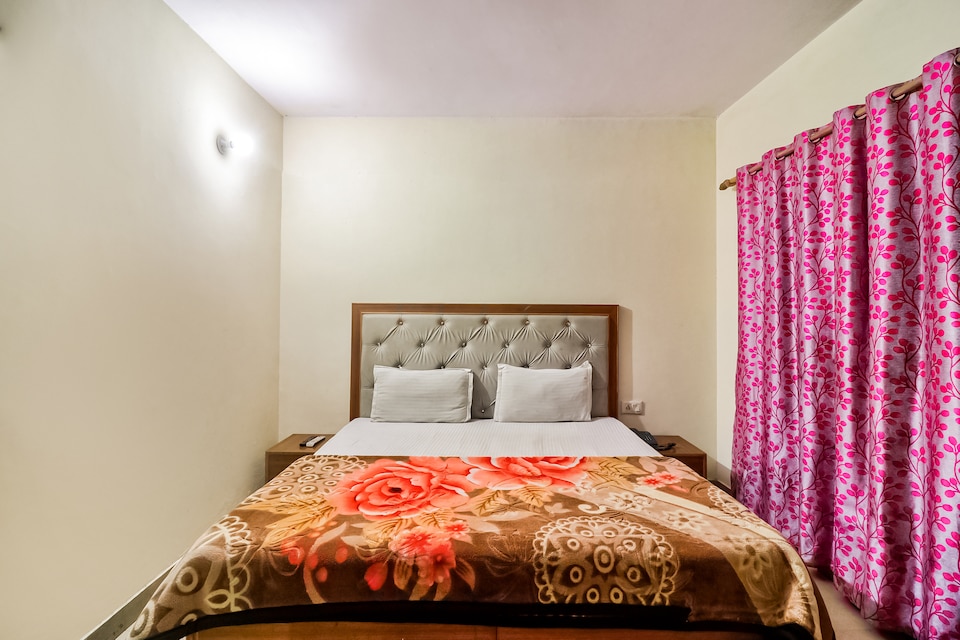OYO 60953 Hotel Pine Tree, Mall Road Mussoorie, Mussoorie