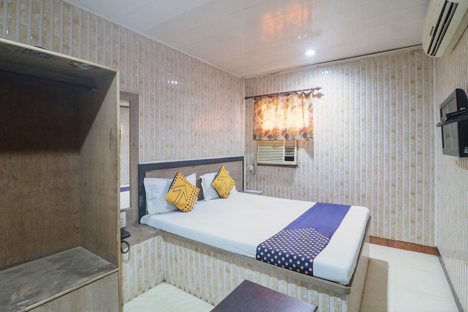 SPOT ON 60962 Hotel Chandra, Station Road - Raipur, Raipur