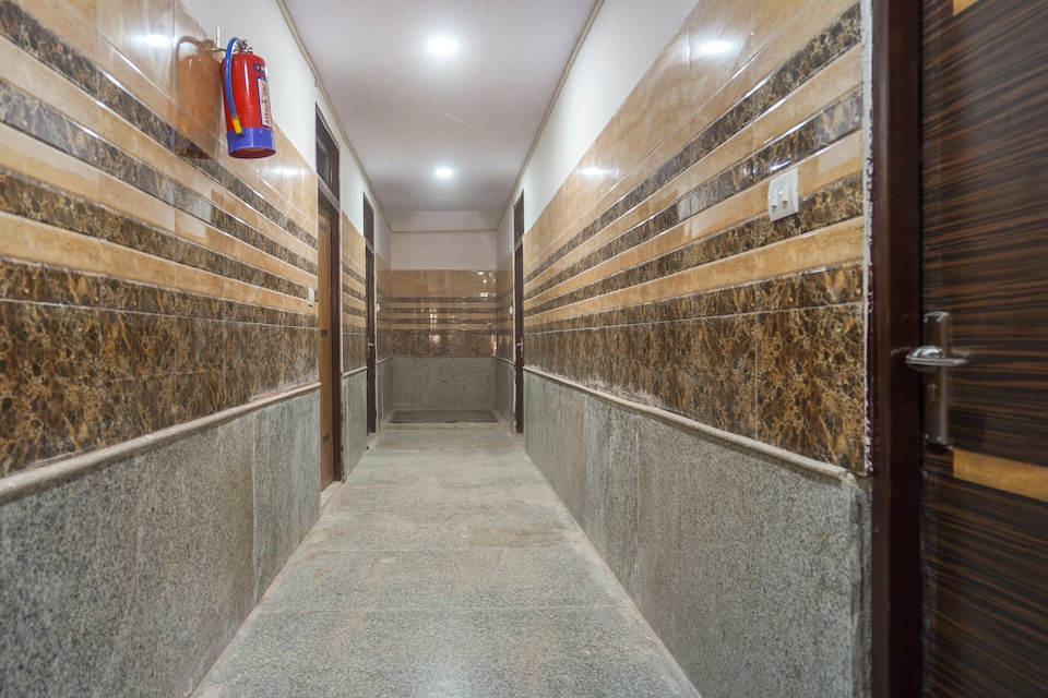 Hotel O Crystal Cottage, Noida Expressway SEZ, Noida